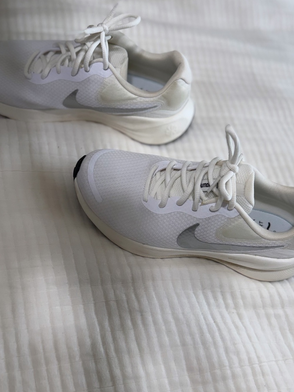 Nike Women's White and Light Gray Low-Profile Running Shoes
